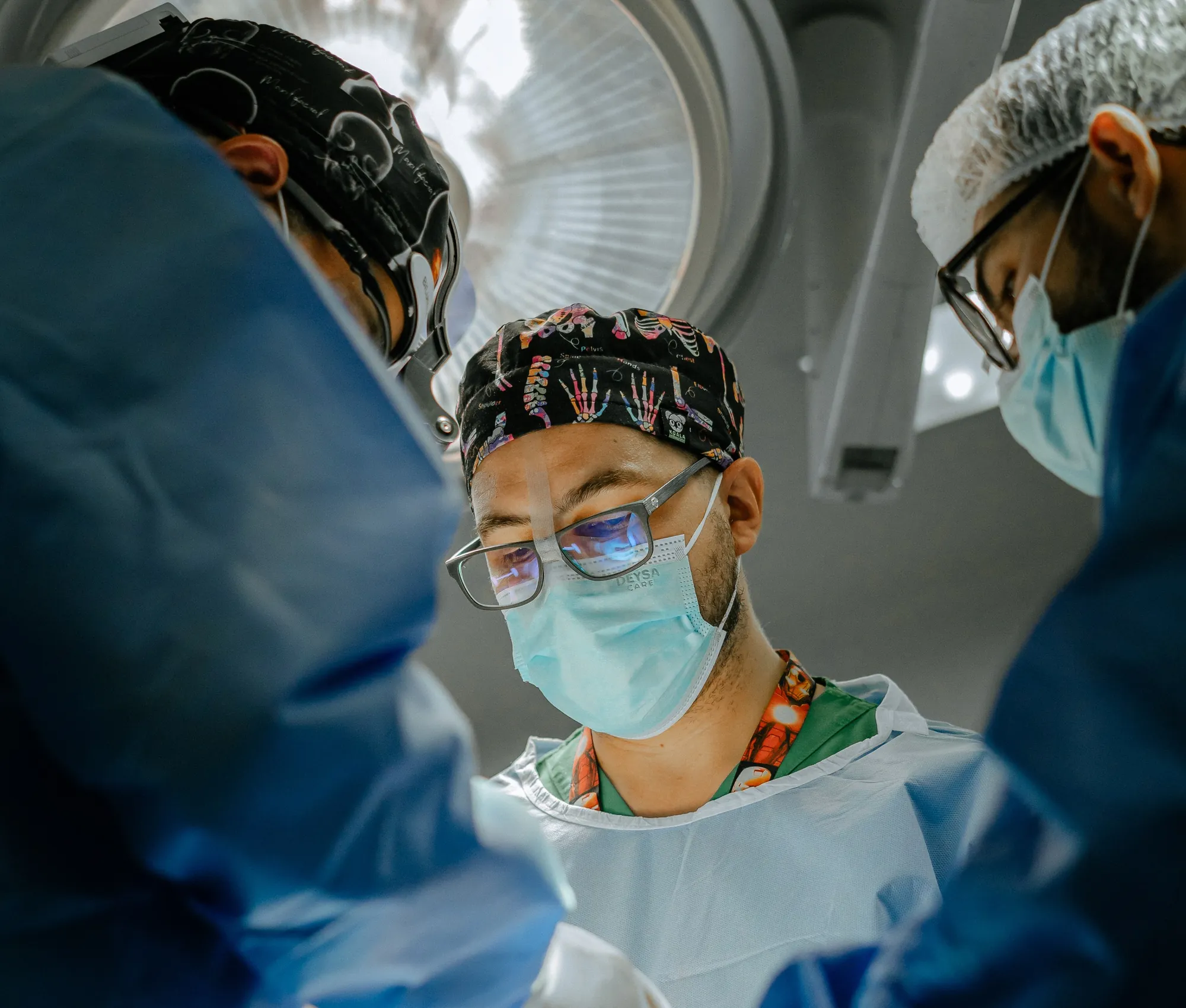Dr. Stefan Domančić operando en pabellón